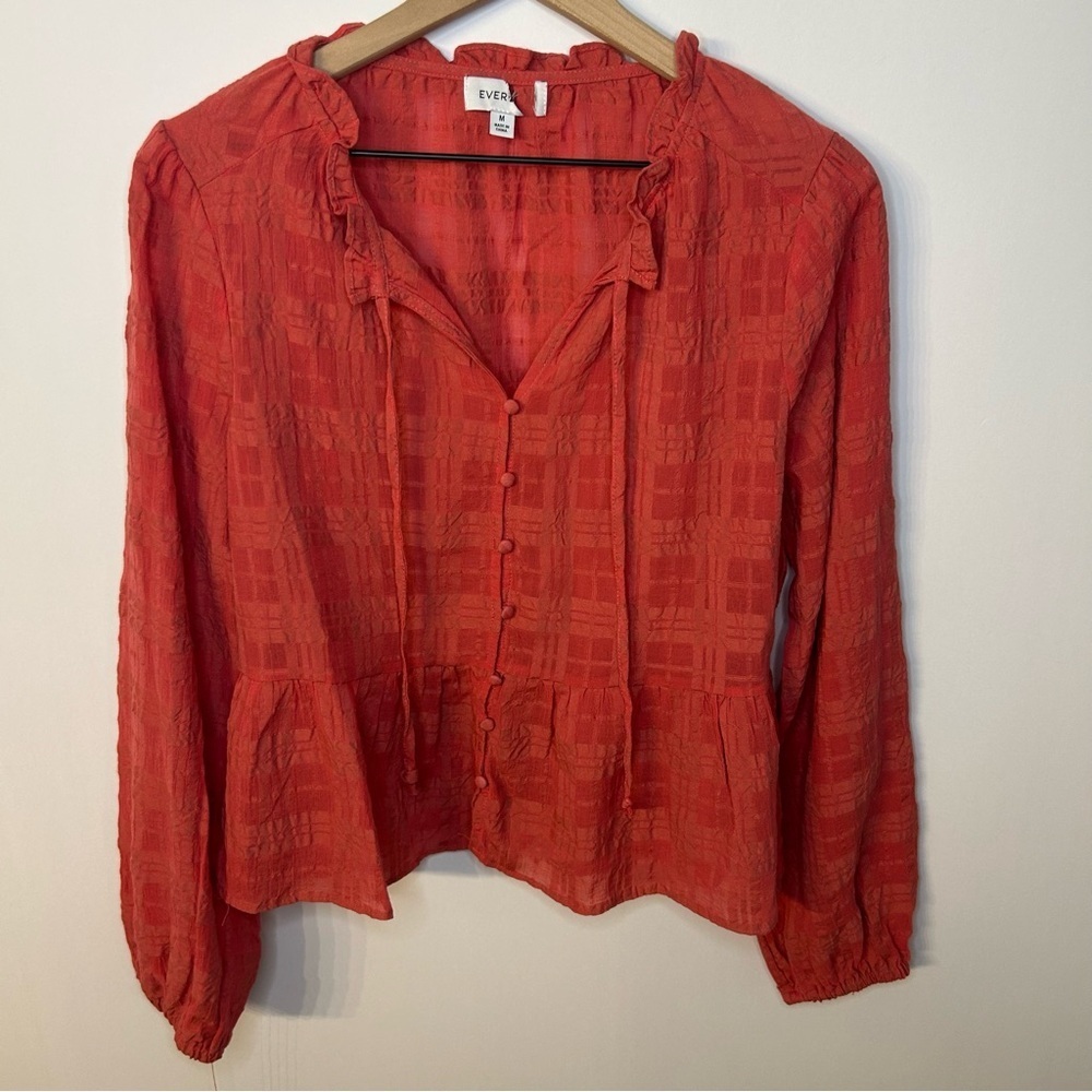 *NWOT* Evereve Peplum Crinkle Blouse in Mineral Red, Size Medium - Picture 3 of 11
